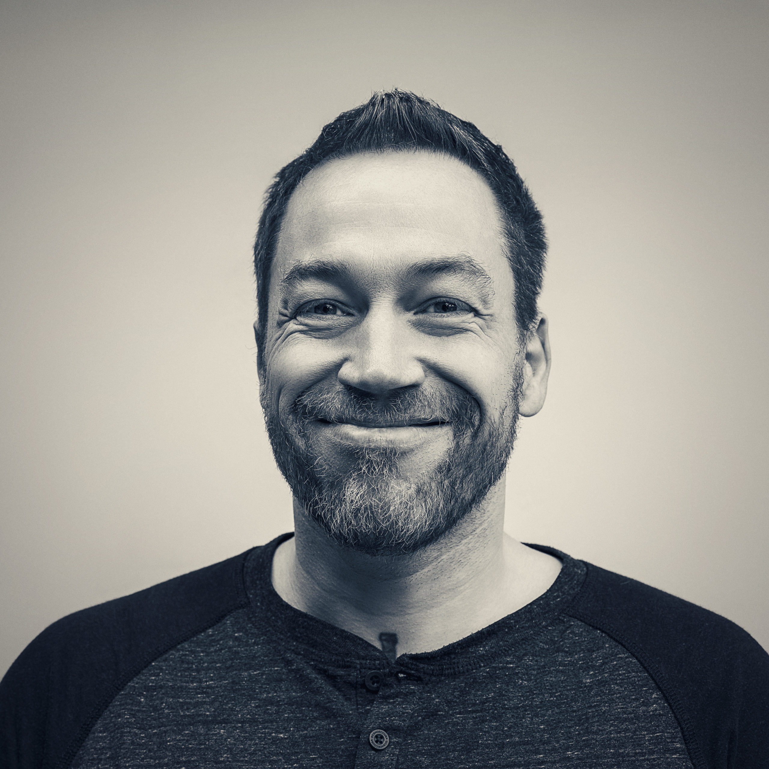 Portraitfoto von Alex Bay